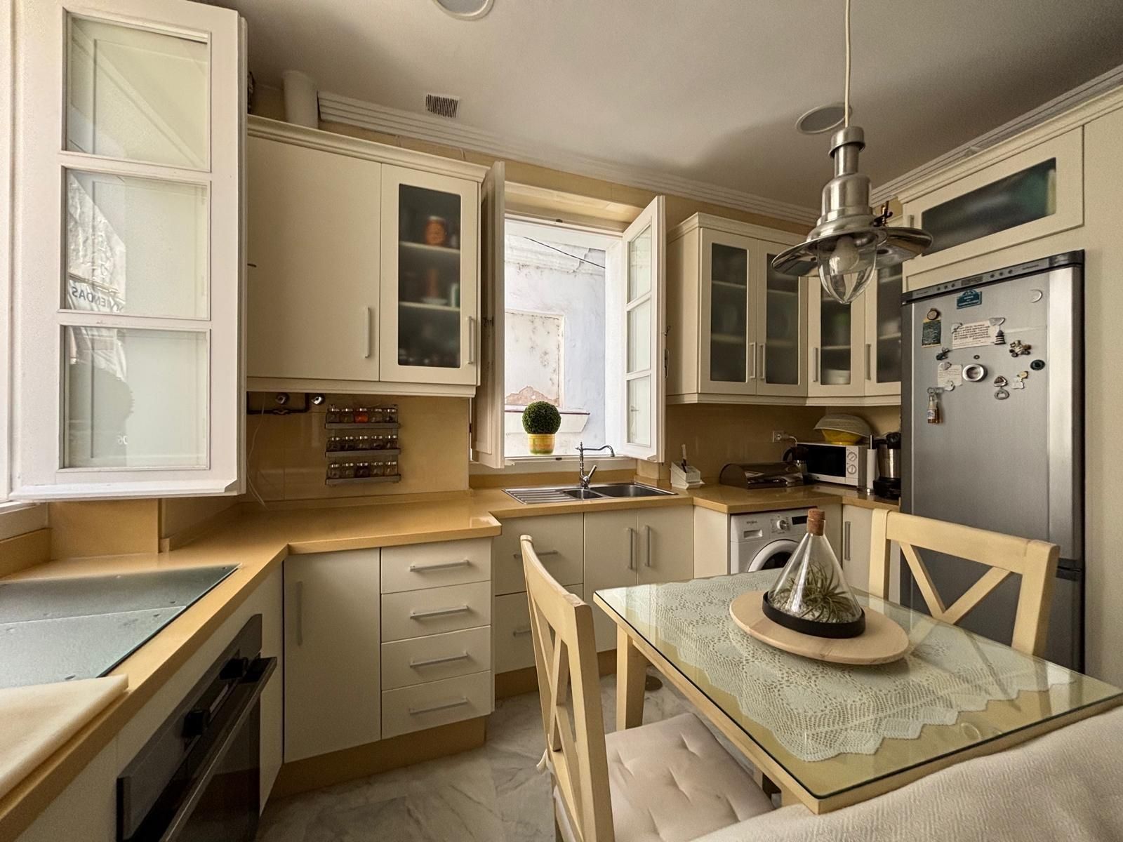 Cocina de Piso en venta en  Cádiz Capital con Balcón