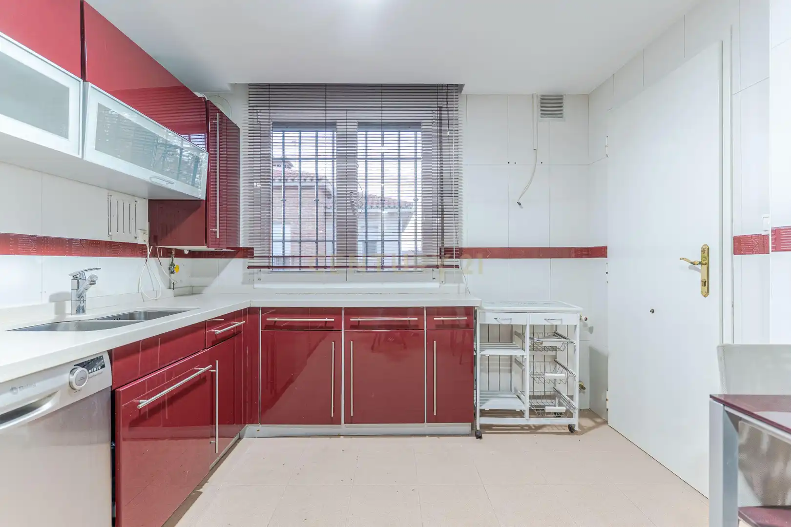 Cuina de Casa adosada en venda en La Zubia amb Aire condicionat, Jardí privat i Traster