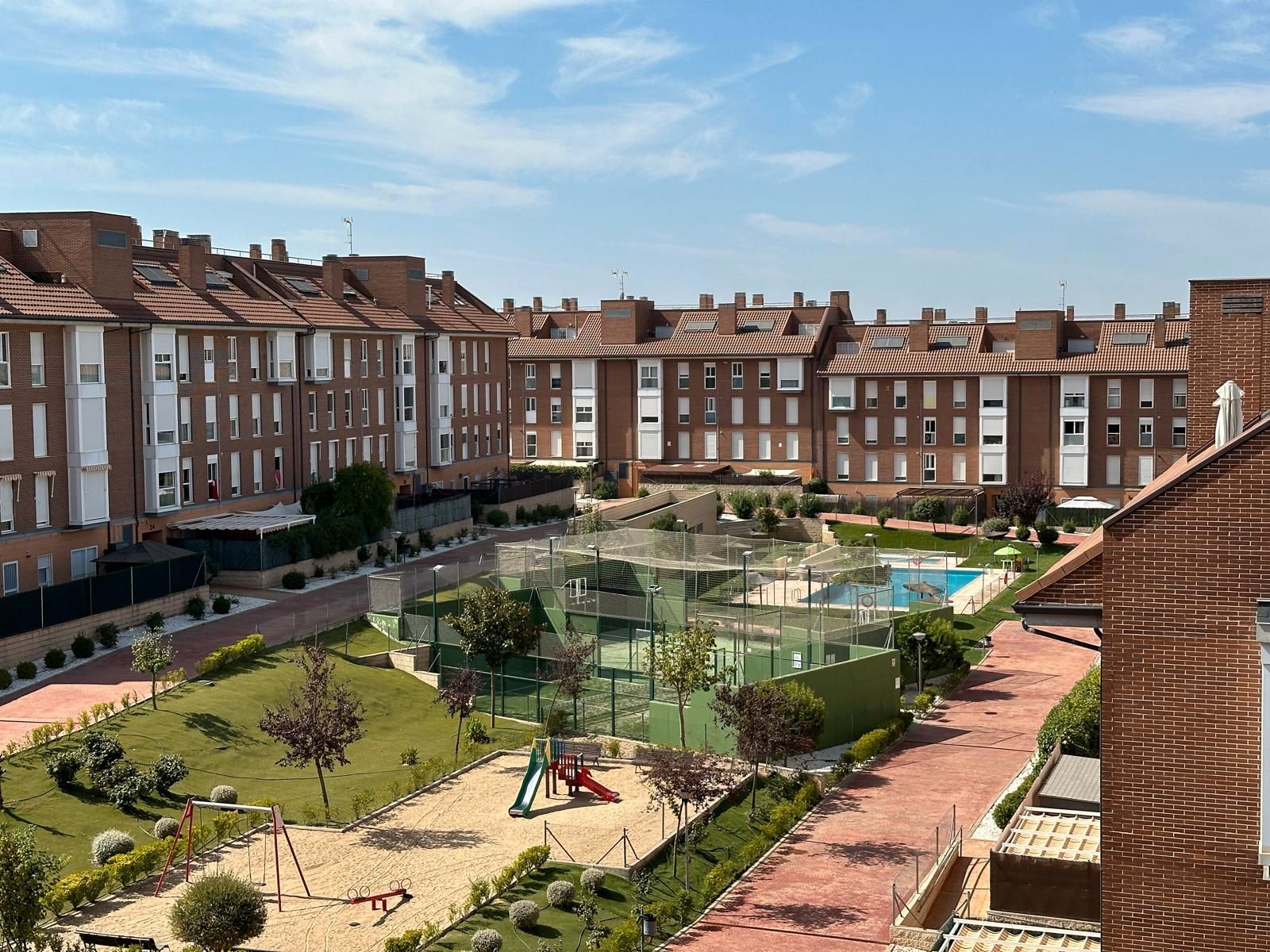 Exterior view of Duplex to rent in Arroyomolinos (Madrid)  with Heating, Parquet flooring and Terrace