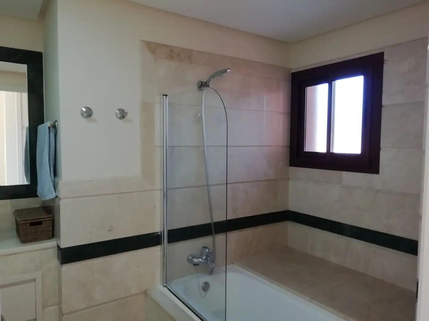 Badezimmer von Maisonette zum Verkauf in Marbella mit Klimaanlage, Terrasse und Abstellraum