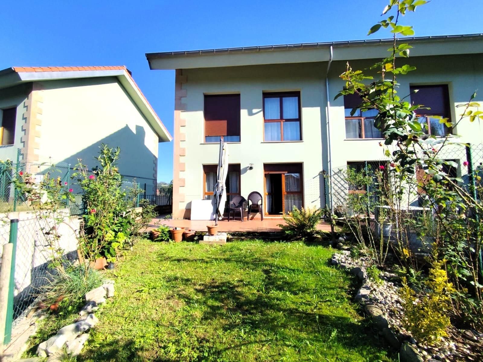 Jardí de Casa adosada en venda en Castañeda amb Calefacció, Jardí privat i Terrassa
