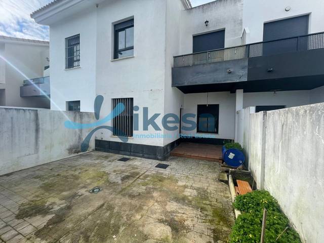 Casa adosada en Venta en Carrión de los Céspedes