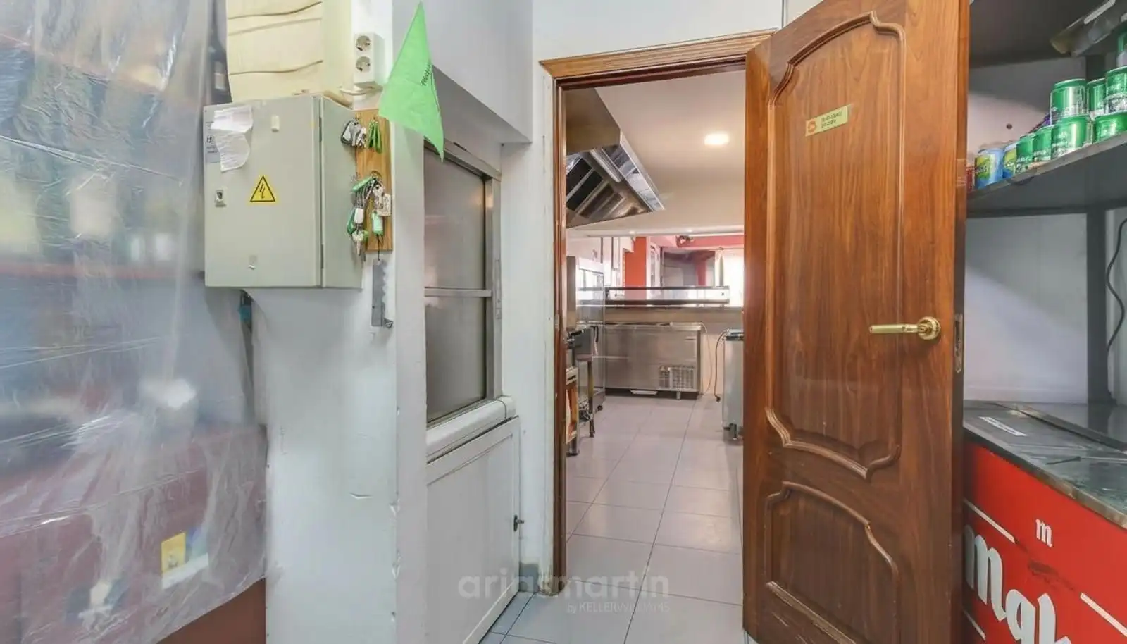 Cuina de Local en venda en Valverdón amb Aire condicionat, Moblat i Alarma