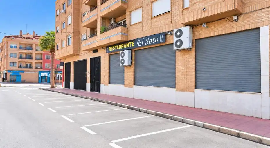 Locale commerciale in vendita a Avenida REINO