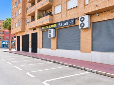 Local comercial en venda a Avenida REINO