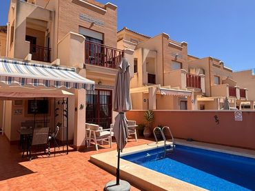 Casa amb balcó en venda a Calle Calle Embarcación Joven Antonio Cuatro Hermanos