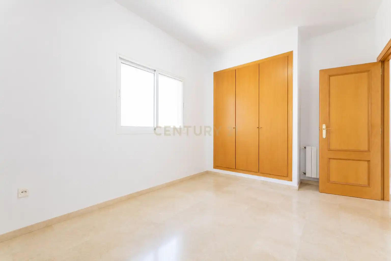 Dormitori de Casa o xalet en venda en Paterna amb Aire condicionat, Jardí privat i Piscina