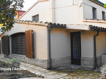 Maison rustique avec jardin à vendre à L'Ametlla del Vallès