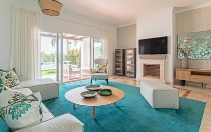 Sala d'estar de Planta baixa en venda en Benahavís amb Aire condicionat i Terrassa