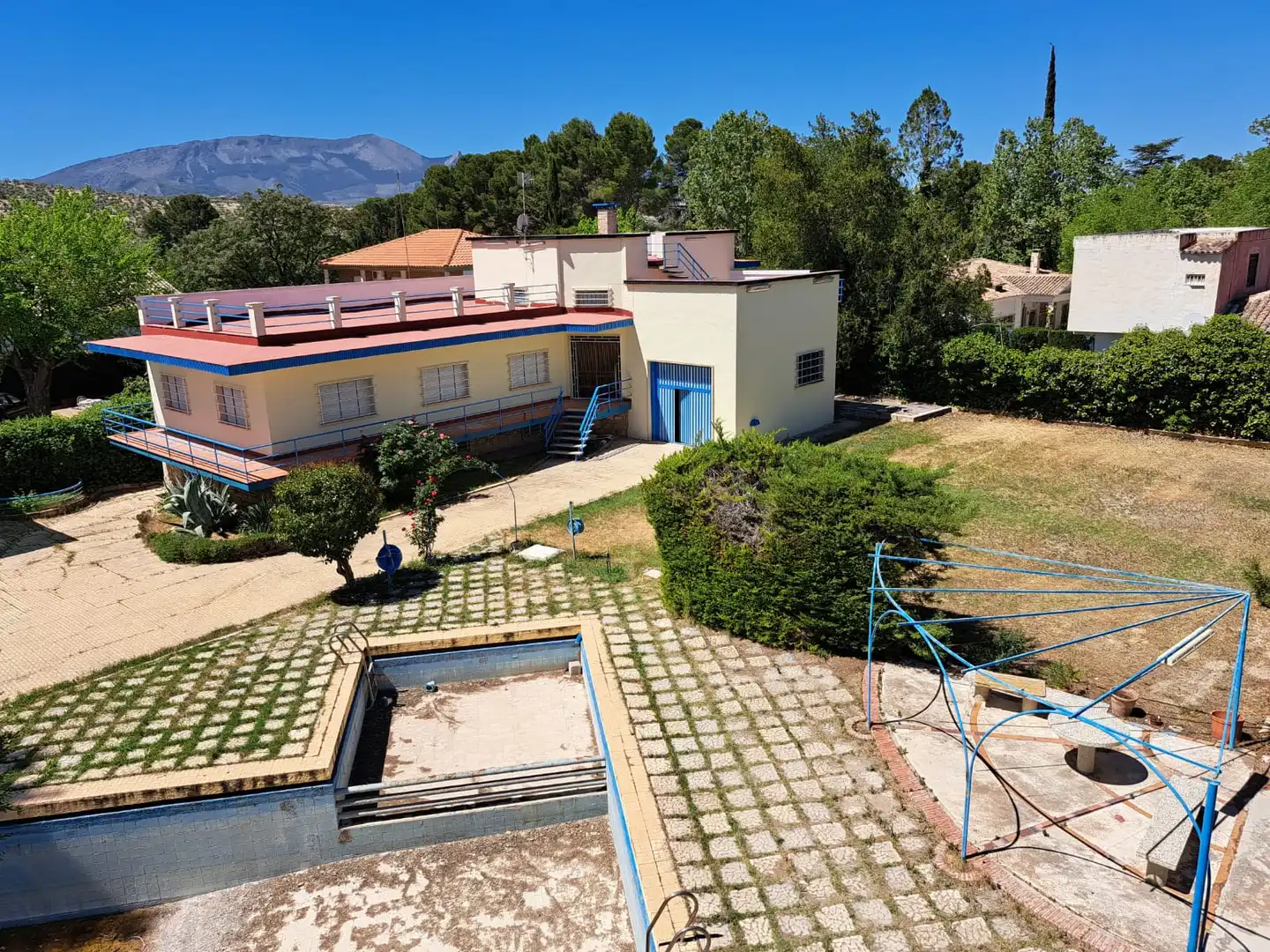 Vista exterior de Casa o xalet en venda en Jaén amb Jardí privat, Terrassa i Traster