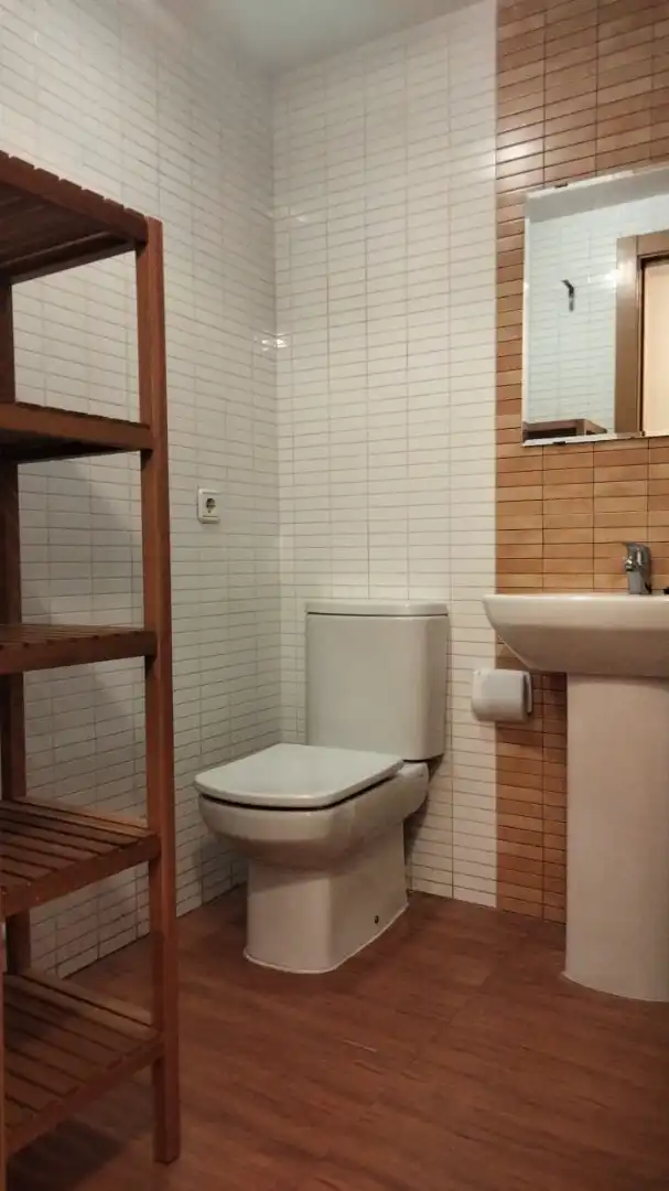 Baño de Piso de alquiler en Zaragoza con Calefacción, Terraza y Amueblado