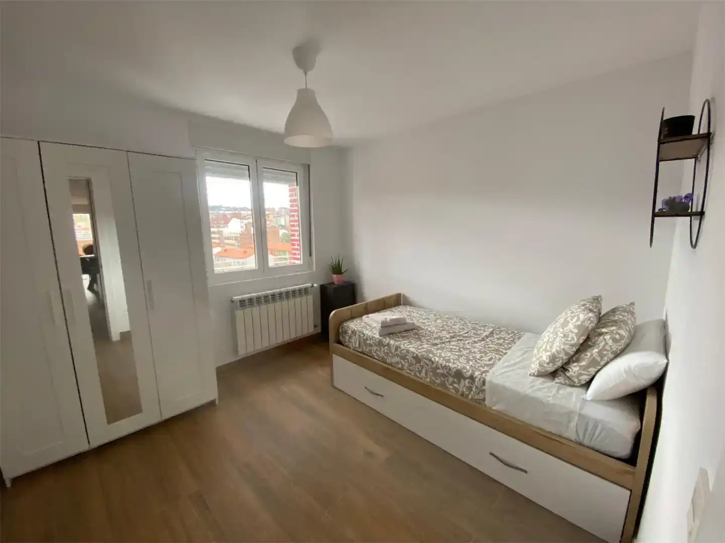 Schlafzimmer von Dachboden zur Miete in Oviedo 
