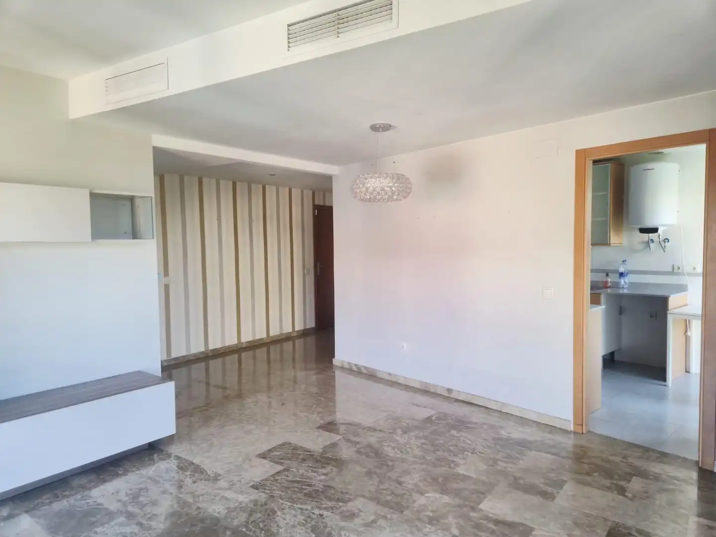 Piso de alquiler en Aldaia con Aire acondicionado, Trastero y Piscina comunitaria