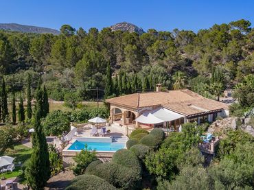 Casa rústica amb piscina en venda a Andratx pueblo