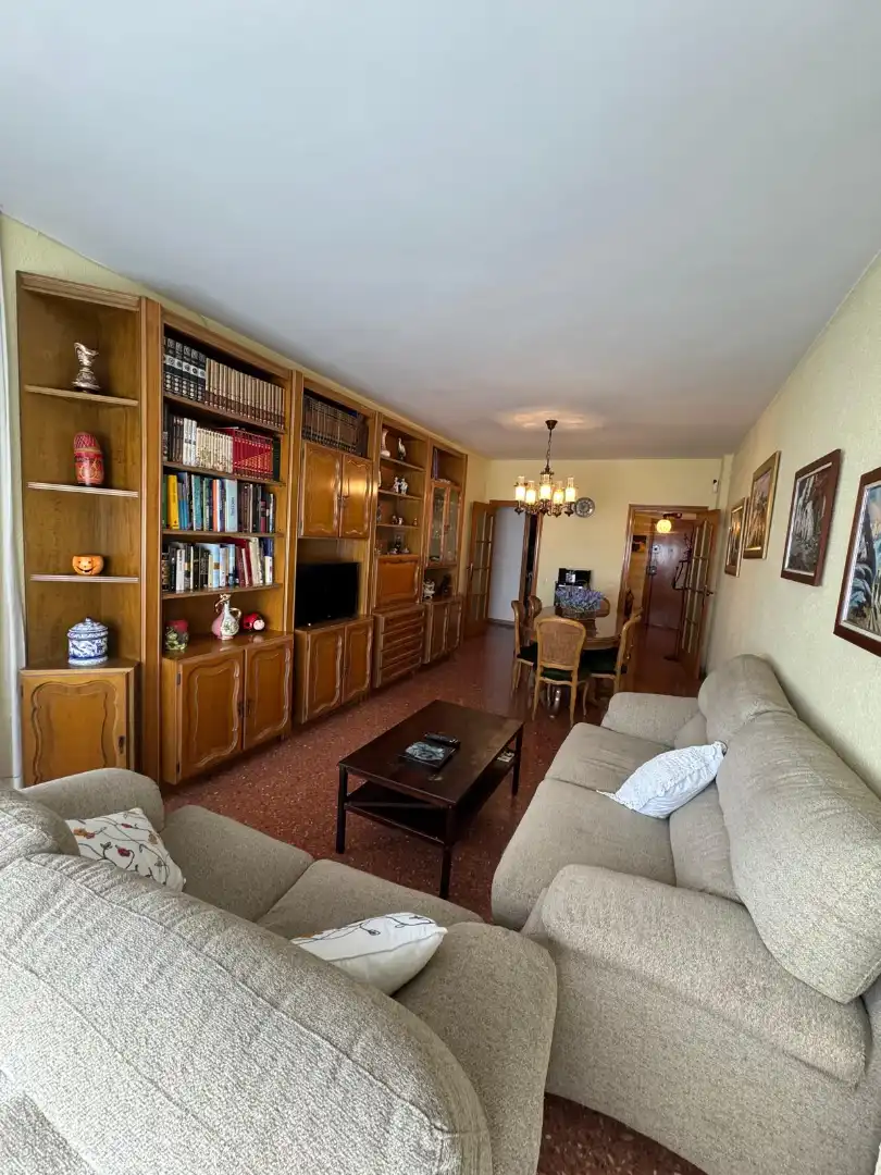 Sala d'estar de Pis en venda en Badalona amb Moblat, Forn i Balcó