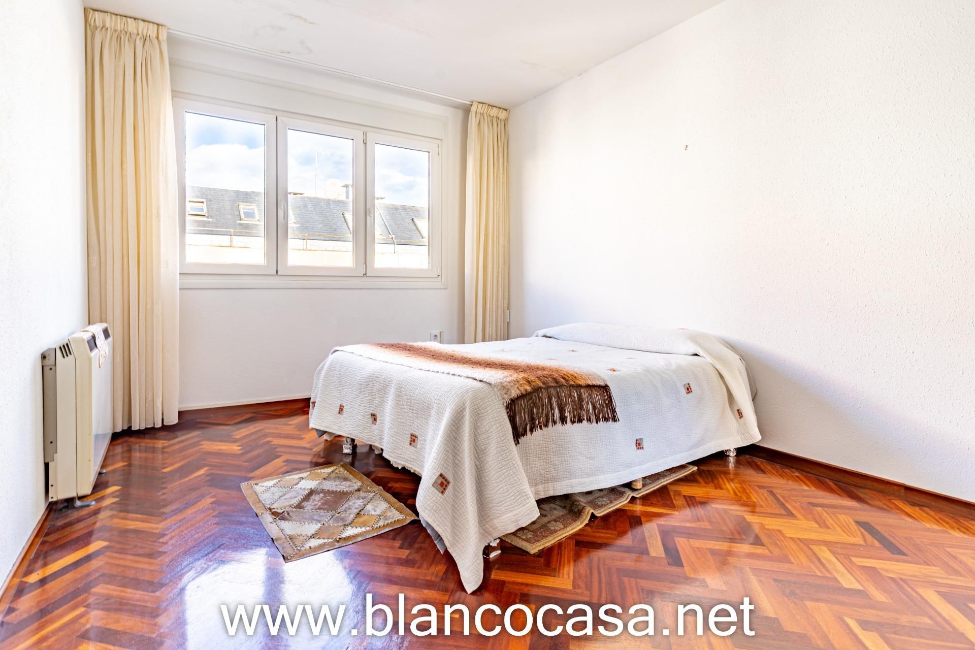 Dormitori de Pis en venda en A Coruña Capital  amb Calefacció