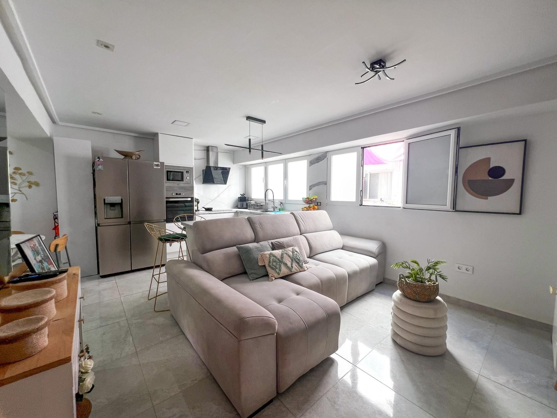 Sala d'estar de Apartament en venda en Alicante / Alacant amb Terrassa i Balcó