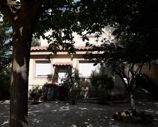 Vista exterior de Casa o xalet en venda en Robledo amb Calefacció, Jardí privat i Terrassa