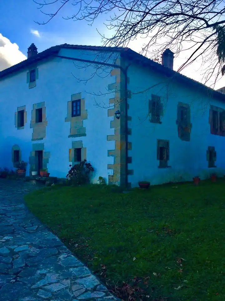 Vista exterior de Casa o xalet en venda en Reocín amb Calefacció, Parquet i Terrassa