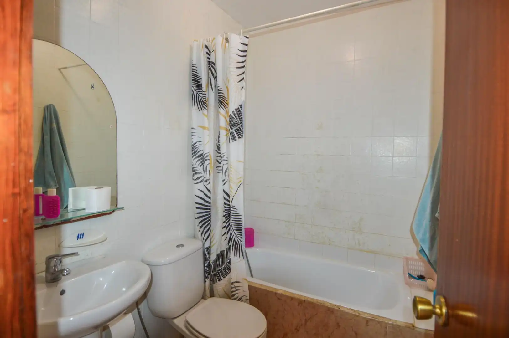 Badezimmer von Wohnungen zum Verkauf in Mogán mit Privatgarten, Terrasse und Gemeinschaftspool