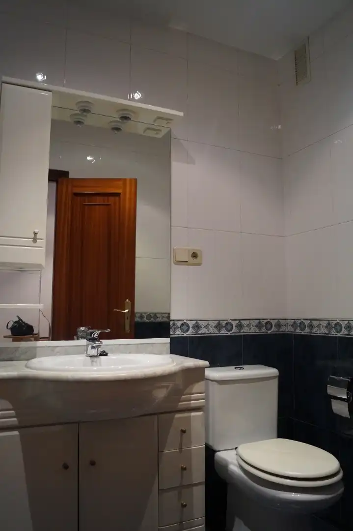 Baño de Ático en venta en Boiro con Calefacción, Parquet y Trastero