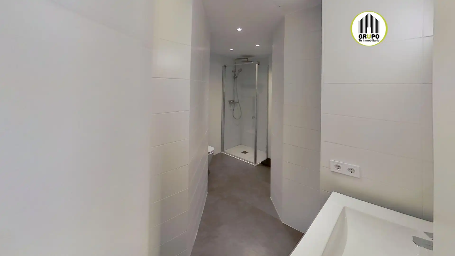 Bathroom of Flat for rent in Begues  with Heating, Private garden and Parquet flooring