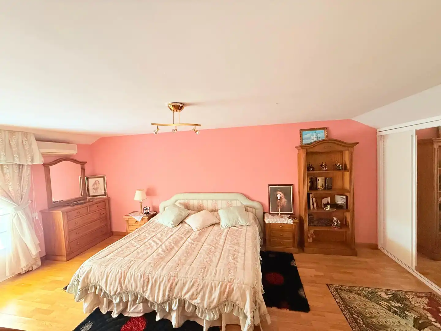 Habitación de Casa o chalet en venta en Boadilla del Monte con Aire acondicionado, Calefacción y Piscina