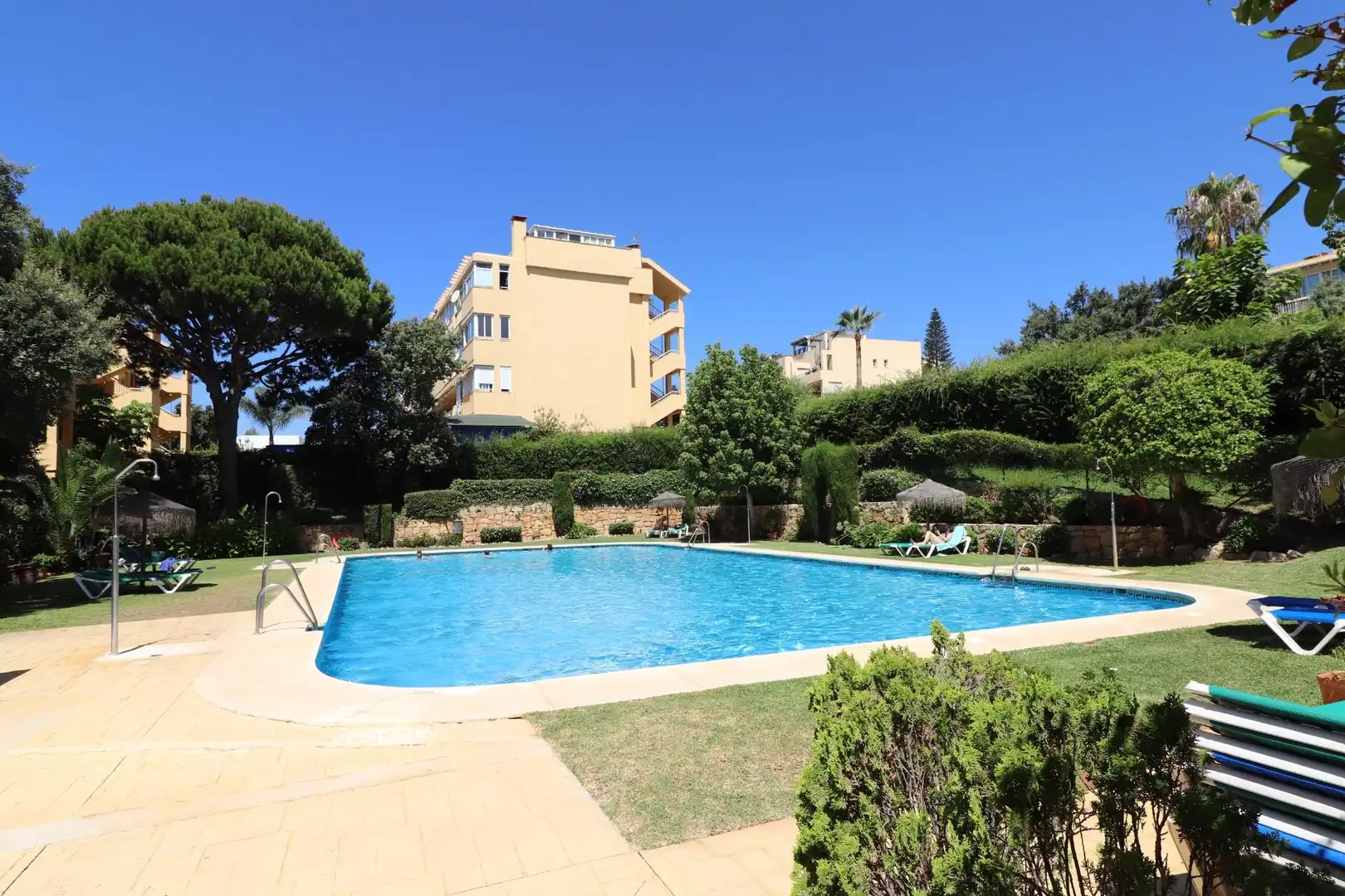 Schwimmbecken von Wohnung zur Miete in Mijas mit Klimaanlage, Heizung und Privatgarten