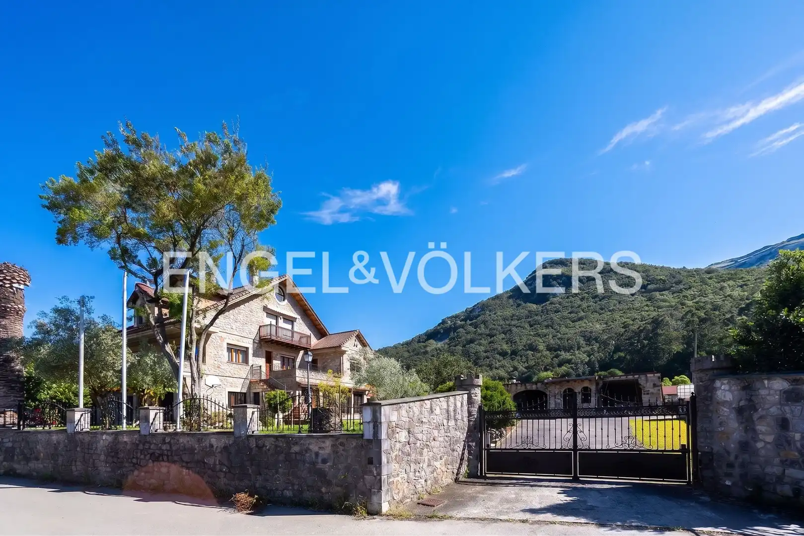 Vista exterior de Casa o chalet en venta en Liendo con Calefacción, Jardín privado y Terraza