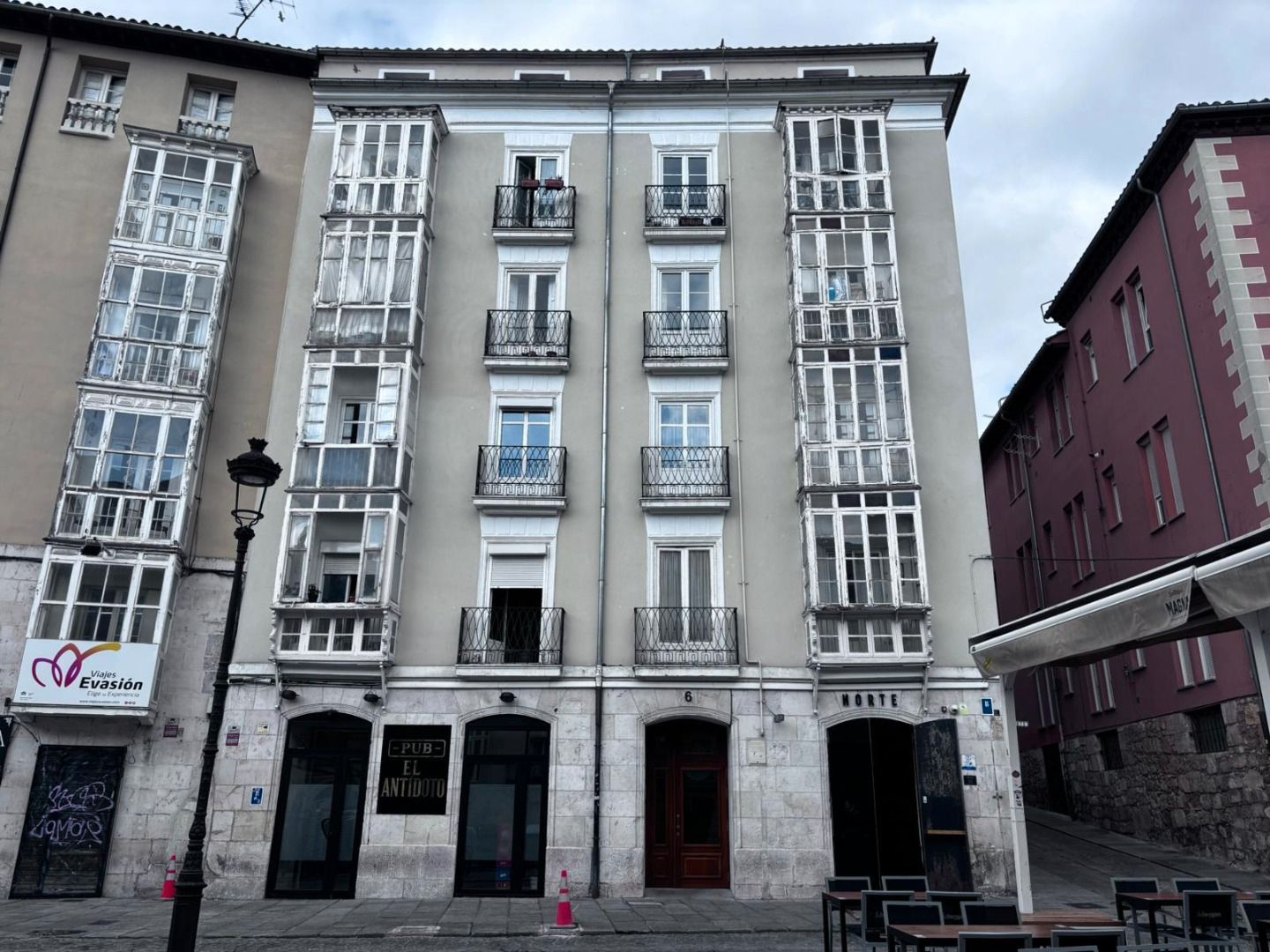 Vista exterior de Pis en venda en Burgos Capital amb Parquet, Traster i Balcó