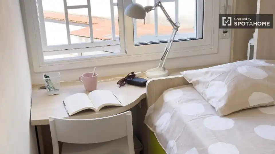 Habitación de Piso para compartir en L'Hospitalet de Llobregat con Aire acondicionado, Calefacción y Amueblado
