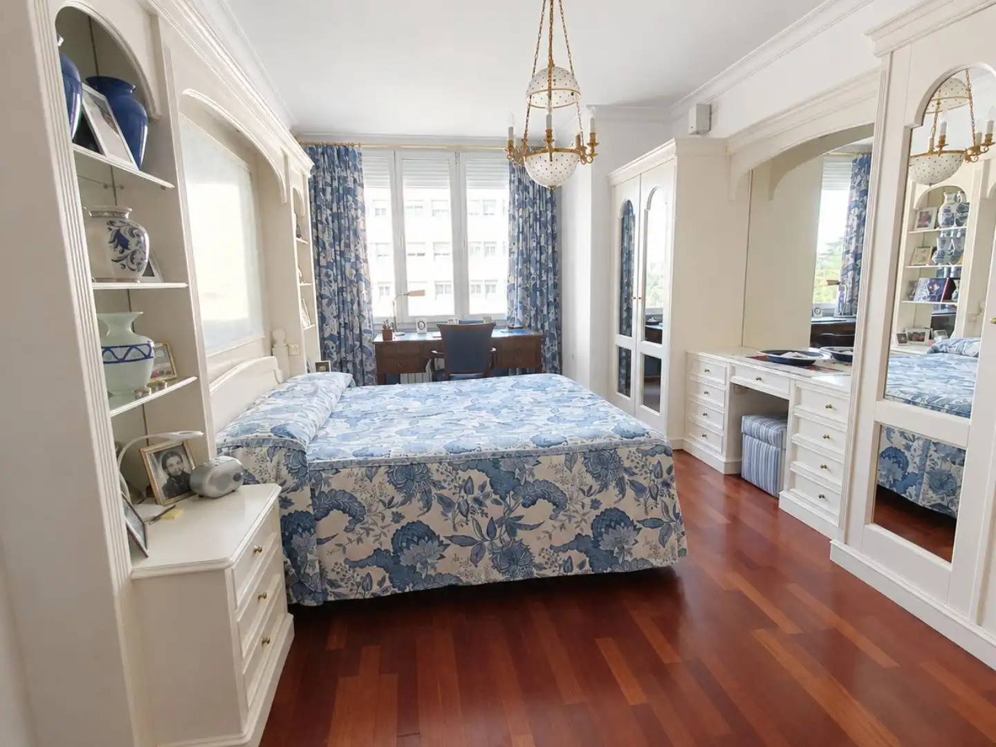 Bedroom of Flat for sale in  Madrid Capital  with Air Conditioner