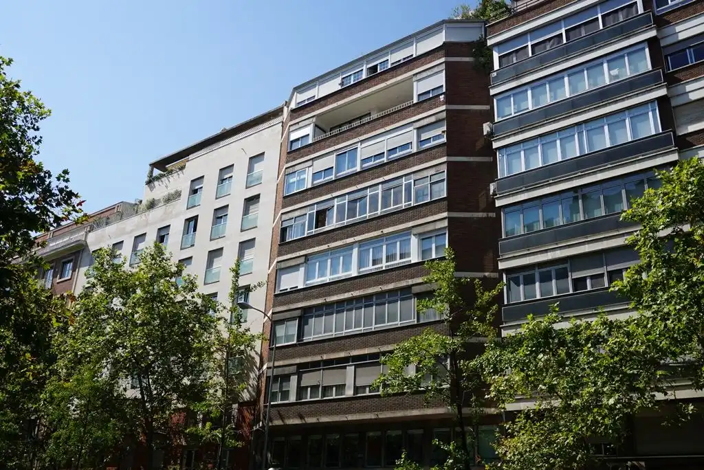 Pis amb ascensor de lloguer a Calle del Príncipe de Vergara 81