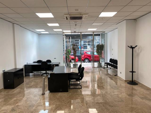 Local comercial en Alquiler en Carrer la Carátula, 1 en Ciutat Universitària