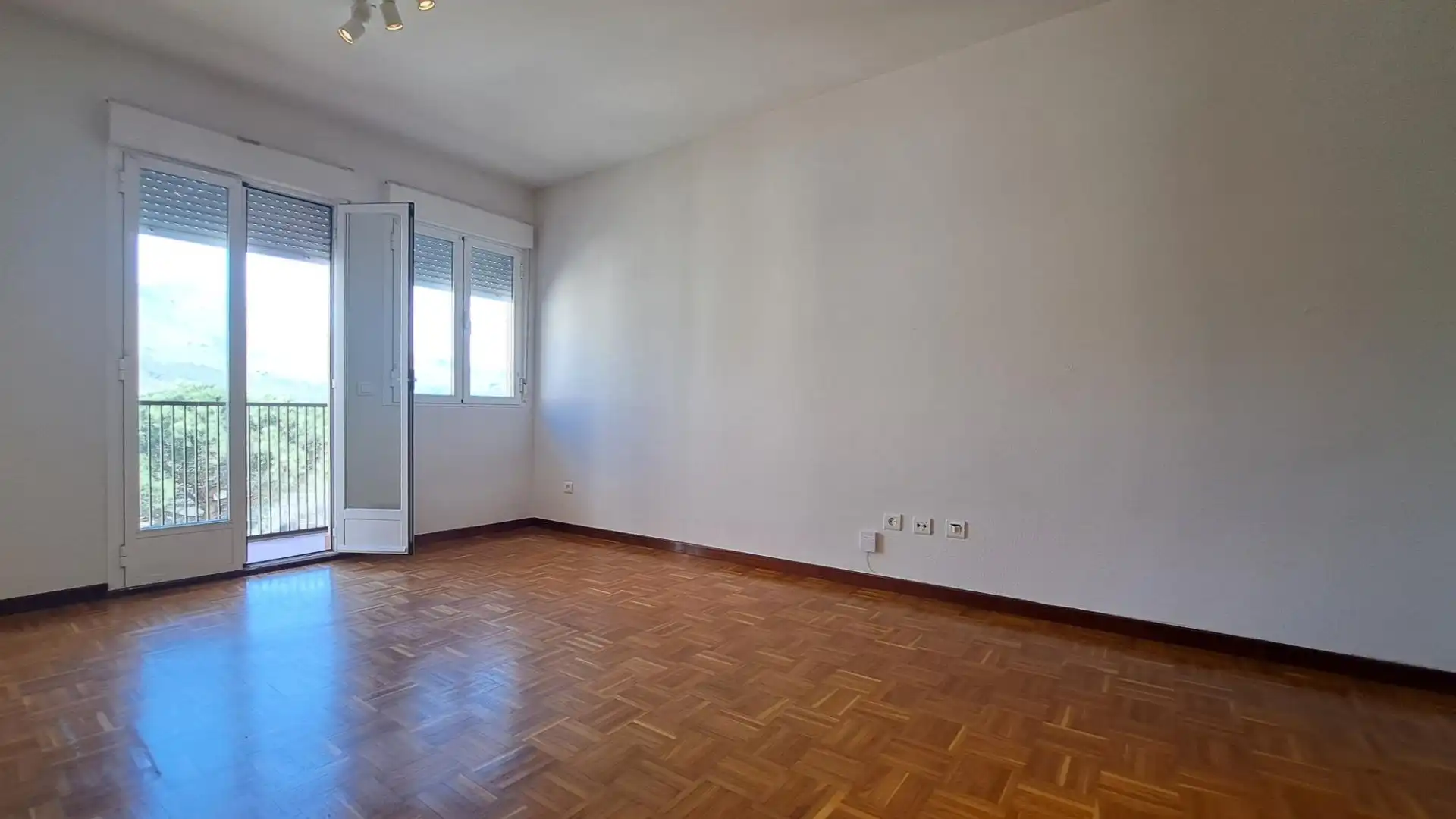 Sala d'estar de Pis de lloguer en Real Sitio de San Ildefonso amb Calefacció