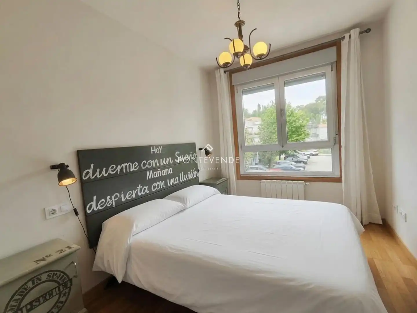 Schlafzimmer von Dachboden zur Miete in Pontevedra Capital  mit Heizung, Parkett und Terrasse