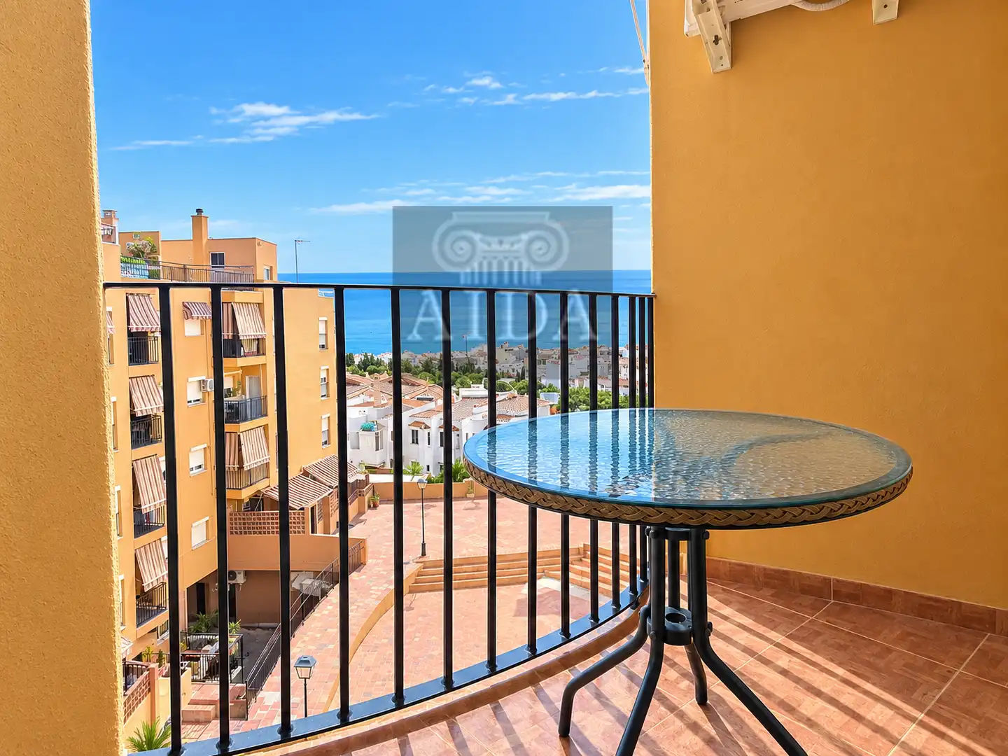 Vista exterior de Pis en venda en Estepona amb Aire condicionat i Terrassa