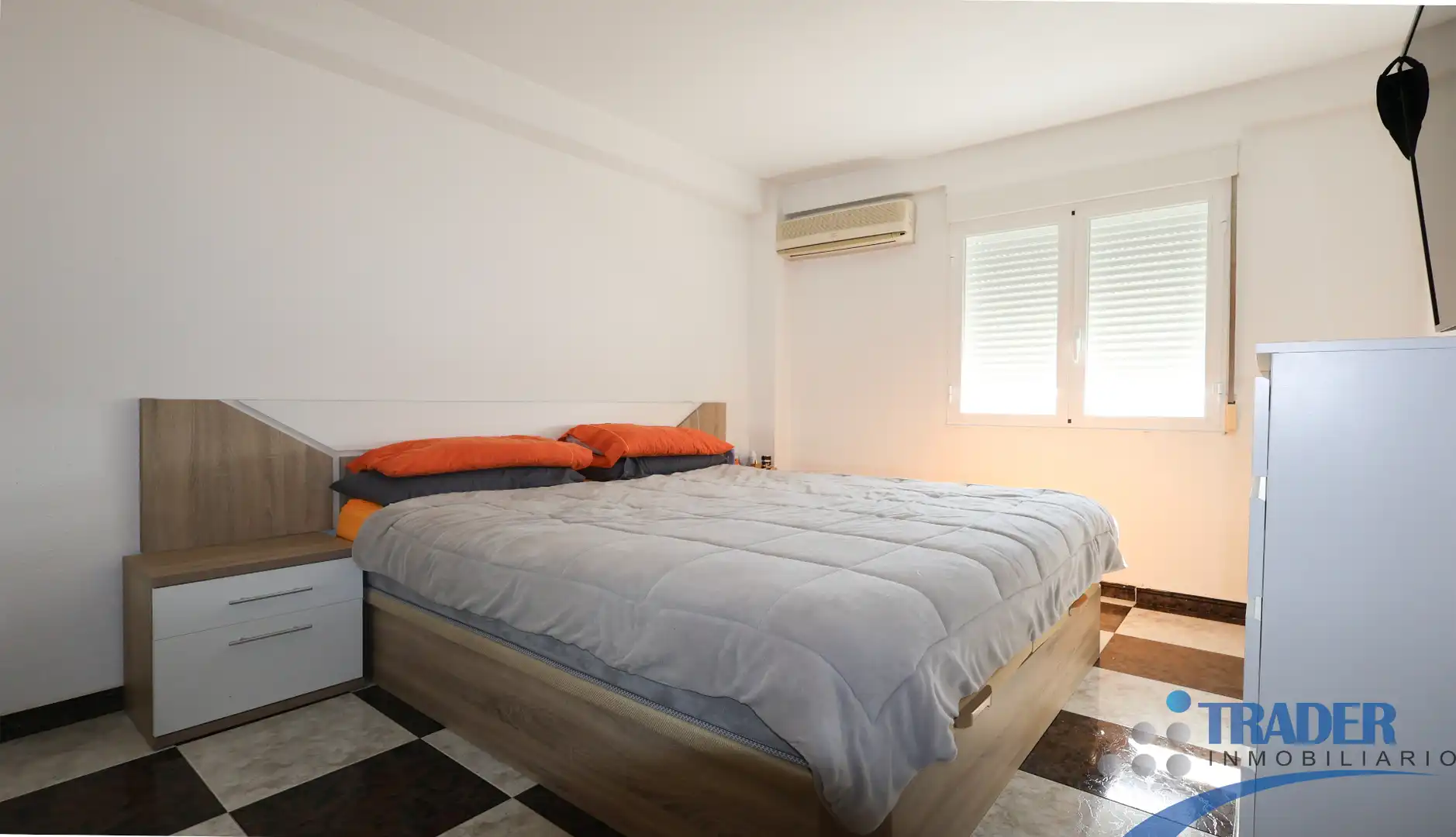 Habitación de Piso en venta en Fuenlabrada con Jardín privado, Terraza y Balcón