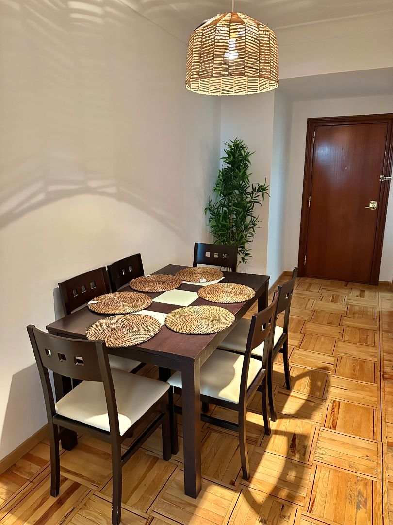 Dining room of Flat to share in  Madrid Capital  with Heating, Furnished and Oven