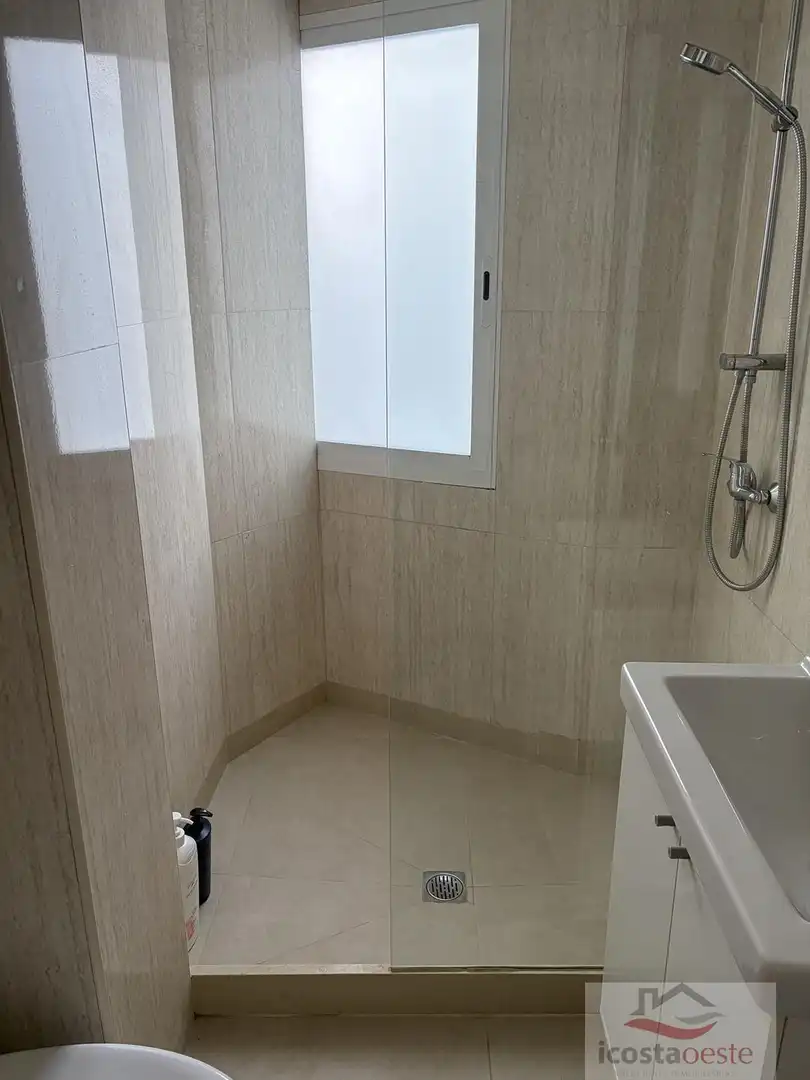Badezimmer von Dachboden zum Verkauf in Cádiz mit Klimaanlage, Heizung und Terrasse