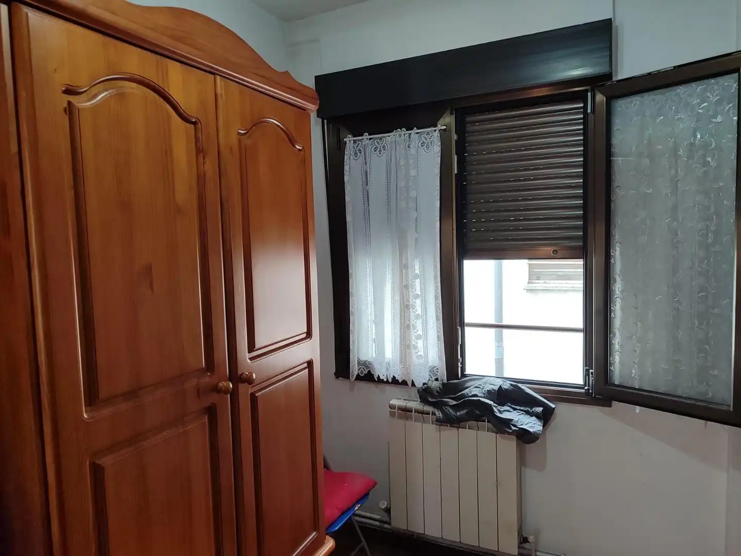 Dormitori de Pis en venda en Oviedo  amb Calefacció