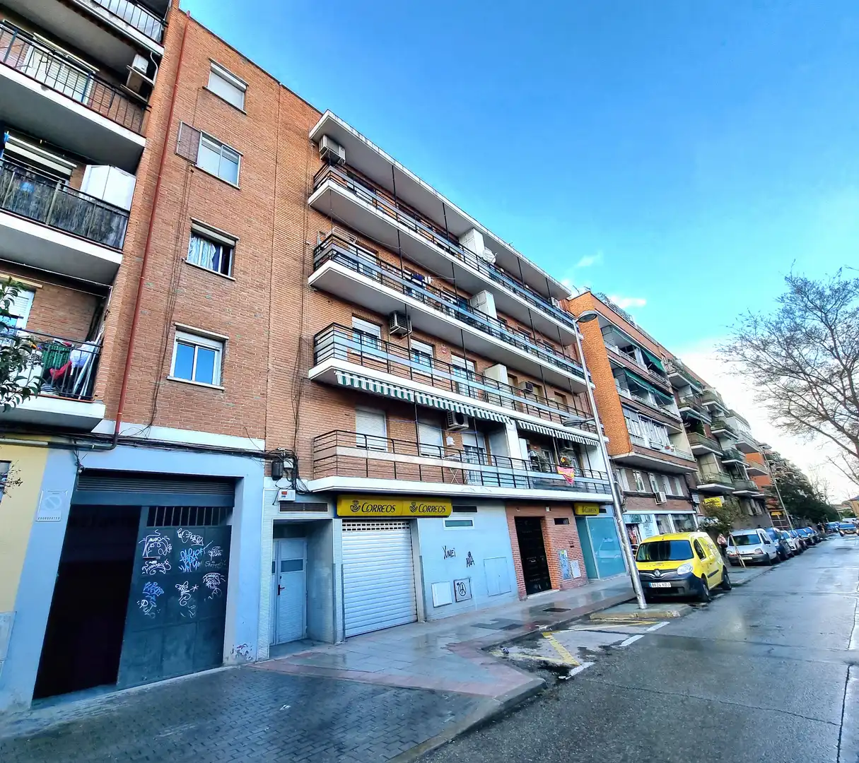 Vista exterior de Local en venta en Madrid