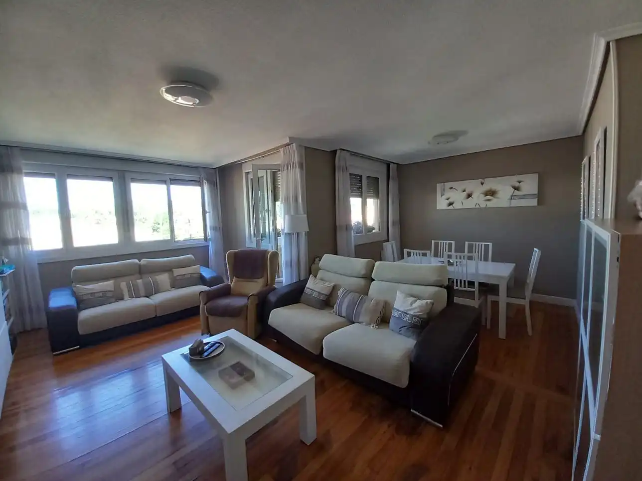 Sala de estar de Piso en venta en Torrelavega  con Calefacción, Jardín privado y Trastero