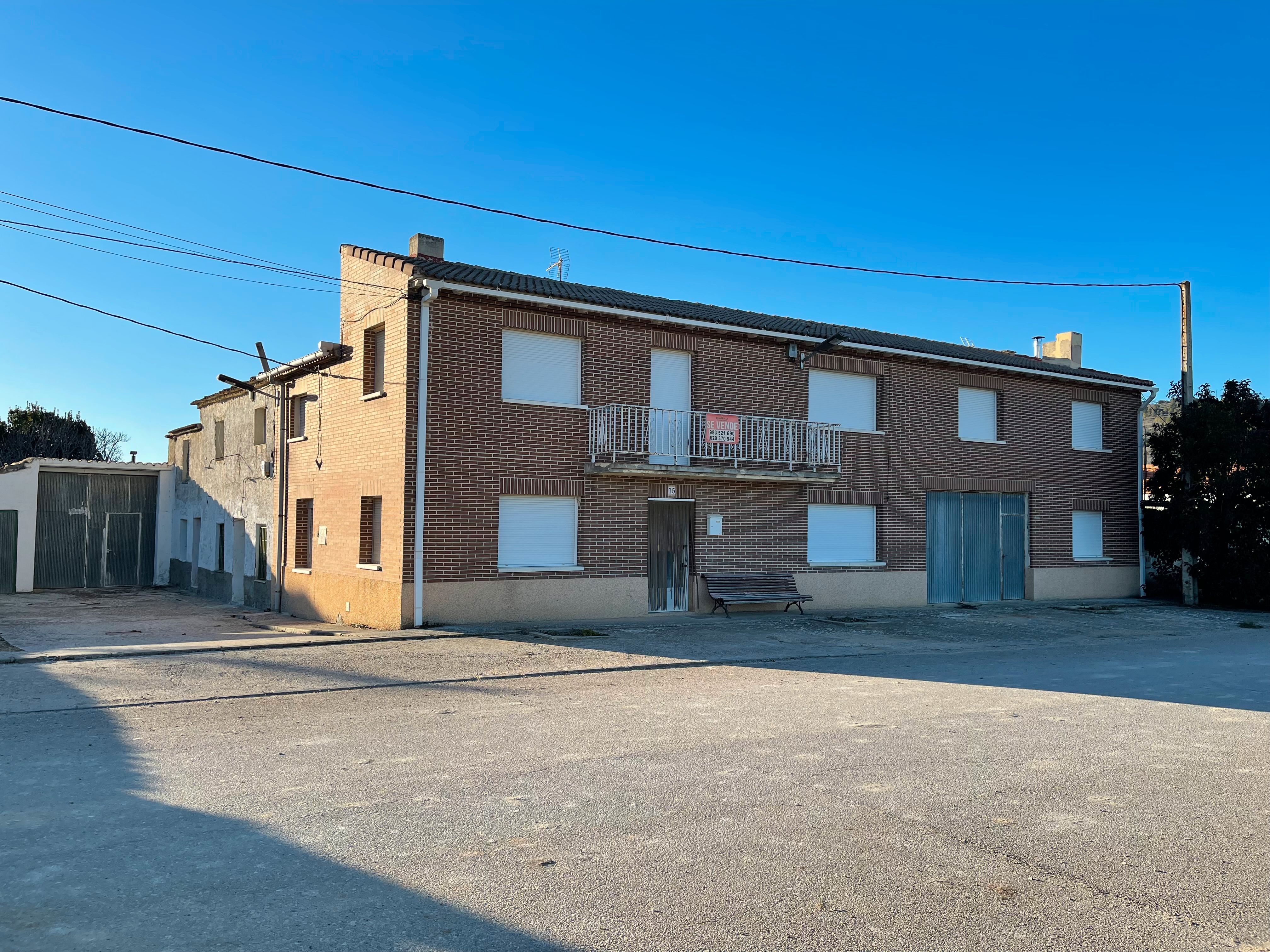 Exterior view of House or chalet for sale in Villabáñez  with Heating, Private garden and Storage room