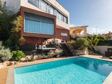 Casa amb balcó en venda a Psg, Fondo d'en Pere Joan