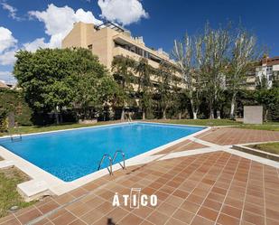 Piscina de Àtic en venda en Sant Joan Despí amb Terrassa i Balcó