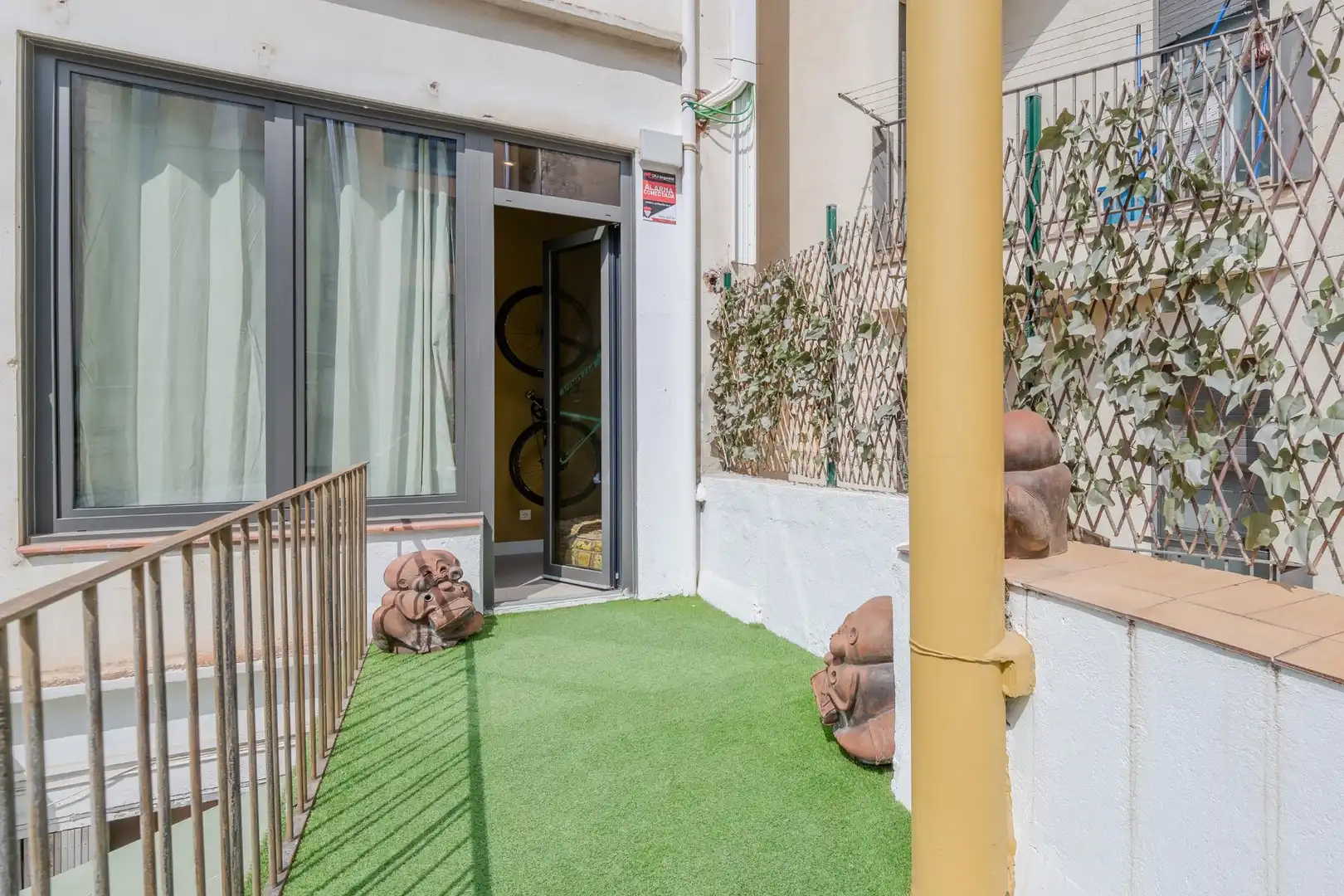 Terrace of Flat for rent in Girona  with Air Conditioner and Heating