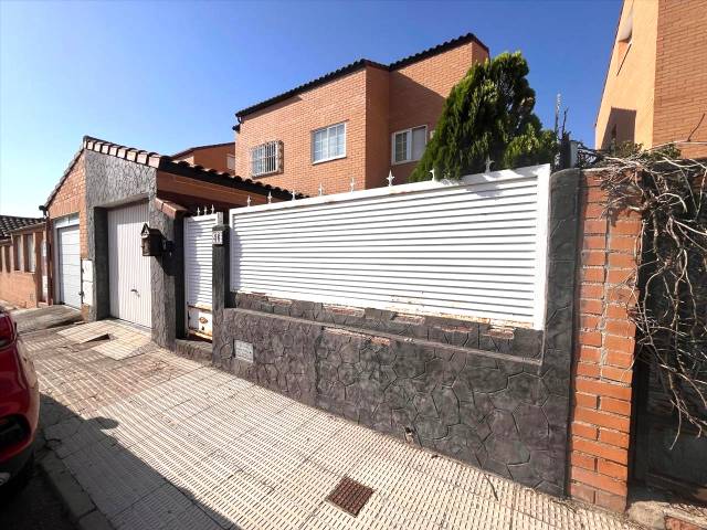Casa-chalet en Venta en Lorenzo Carrillo Rojas en Yuncler