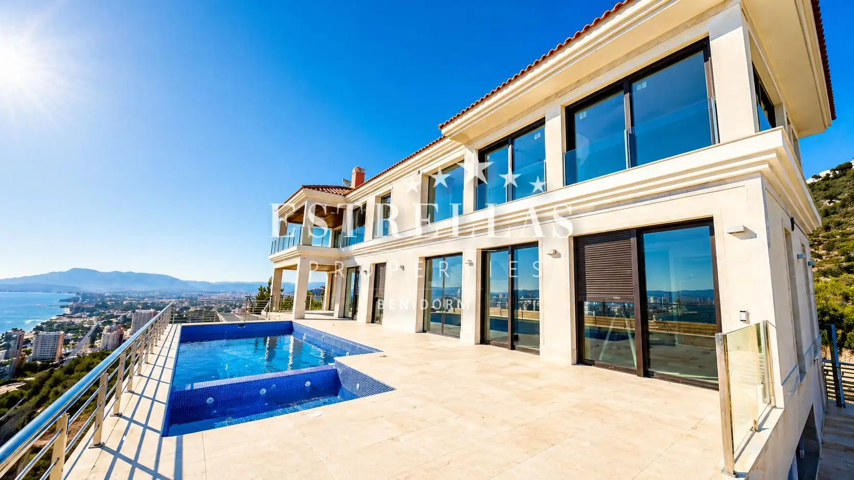 Vista exterior de Casa o xalet en venda en Benidorm amb Aire condicionat, Calefacció i Jardí privat