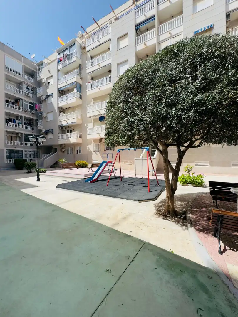 Außenansicht von Wohnung zum Verkauf in Torrevieja mit Klimaanlage, Heizung und Möbliert
